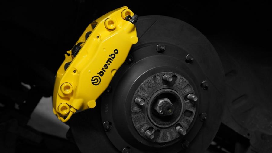 キャリパー塗装施工事例：ニッサンZ　キャリパー塗装COLOR:#002 giallo modena IMG69_2284_GcJd2F_sub2.jpg