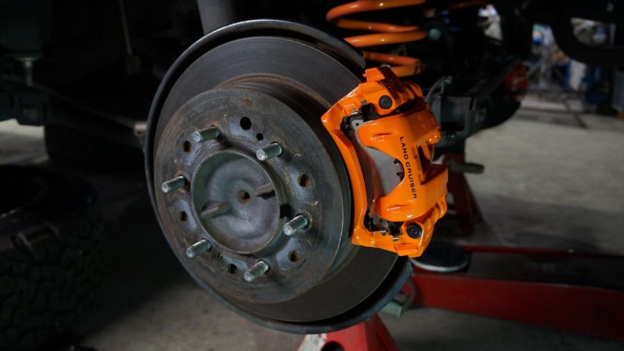 キャリパー塗装施工事例：ランドクルーザープラド　キャリパー塗装COLOR:#1110 Valencia premium orange IMG72_2323_p2PqdN_sub2.jpg