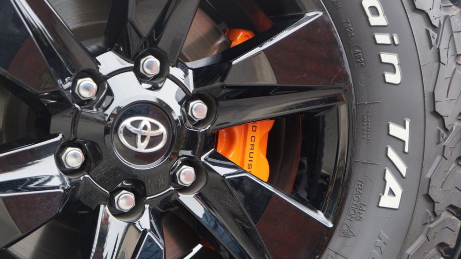 キャリパー塗装施工事例：ランドクルーザープラド　キャリパー塗装COLOR:#1110 Valencia premium orange IMG72_2323_p2PqdN_sub5.jpg