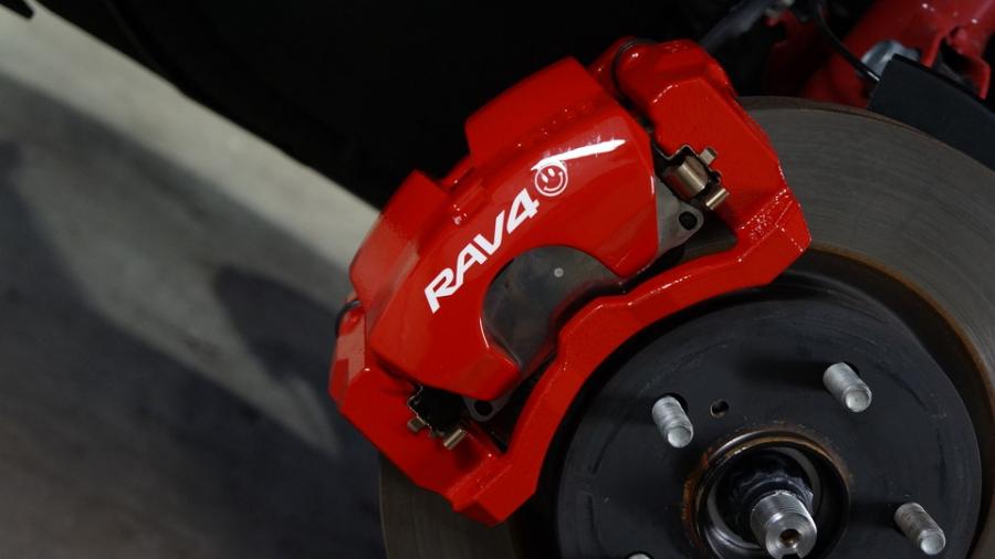 キャリパー塗装施工事例：トヨタRAV4　キャリパー塗装COLOR:#001 Italian losso solid IMG72_2324_vbwY0v_sub1.jpg