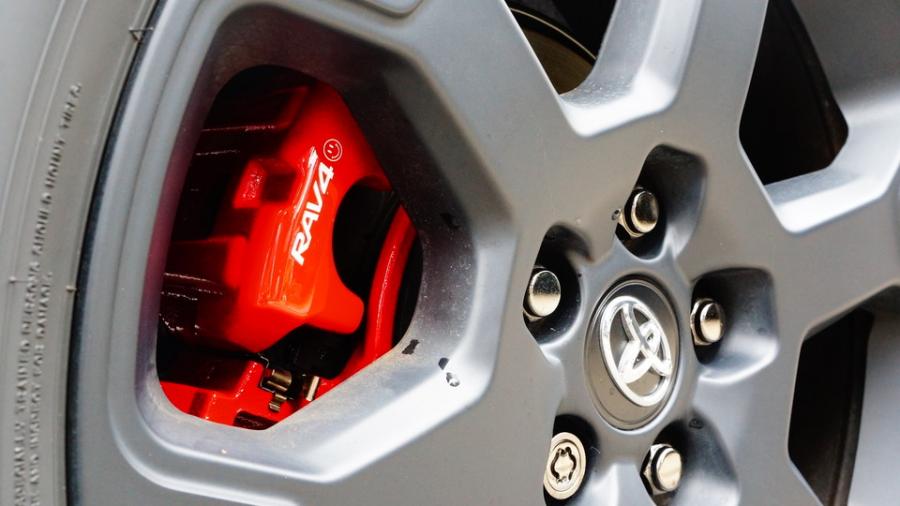 キャリパー塗装施工事例：トヨタRAV4　キャリパー塗装COLOR:#001 Italian losso solid IMG72_2324_vbwY0v_sub7.jpg