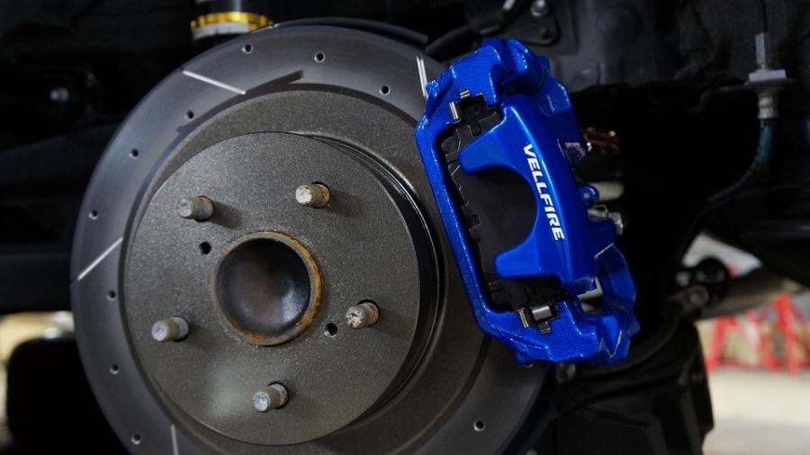 キャリパー塗装施工事例：ベルファイア　キャリパー塗装COLOR:#1115 Deep marine blue　ローター塗装COLOR:#004 Blast light gray metalic　ローター加工Type:6SD IMG72_2340_UgyFgL_sub2.jpg