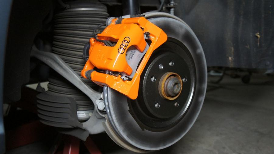キャリパー塗装施工事例：アウディA6　キャリパー塗装　COLOR:#1110 Valencia premium orange　ローター塗装　COLOR:#004 Blast light gray metalic IMG8_1896_01ZqRk_sub2.jpg