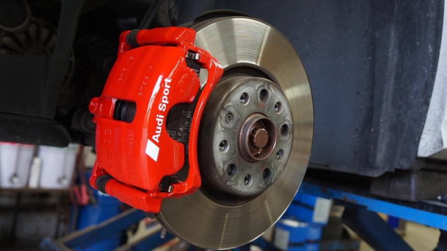 キャリパー塗装施工事例：アウディQ2　キャリパー塗装COLOR:#001 Italian losso solid IMG8_2281_T6GsDD_sub1.jpg