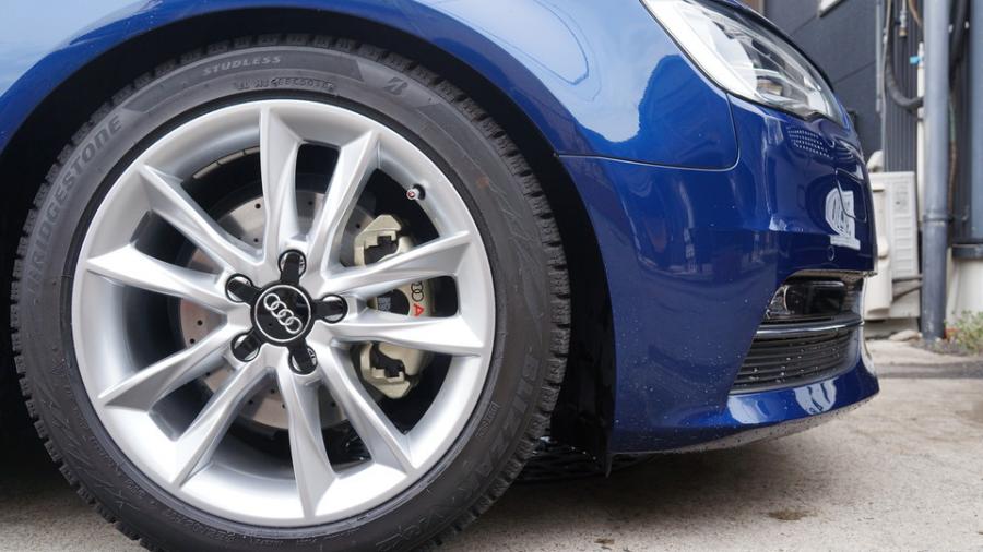 キャリパー塗装施工事例：アウディA3　キャリパー塗装＆ローター塗装COLOR:#008 Flash champagne gold＆#004 Blast light gray metalic　ローター加工Type:DD IMG8_2292_hlplS2_sub6.jpg