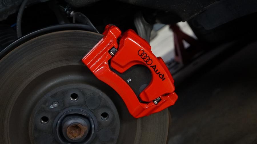 キャリパー塗装施工事例：アウディQ8 キャリパー塗装COLOR:#001 Italian losso solid IMG8_2307_rhanbi_sub2.jpg