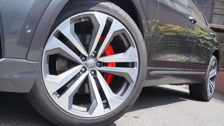 キャリパー塗装施工事例：アウディQ8 キャリパー塗装COLOR:#001 Italian losso solid IMG8_2307_rhanbi_sub4.jpg