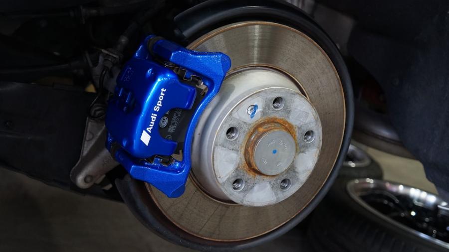 キャリパー塗装施工事例：アウディTT　キャリパー塗装COLOR:#1115 Deep marine blue IMG8_2339_fjeYn4_sub2.jpg