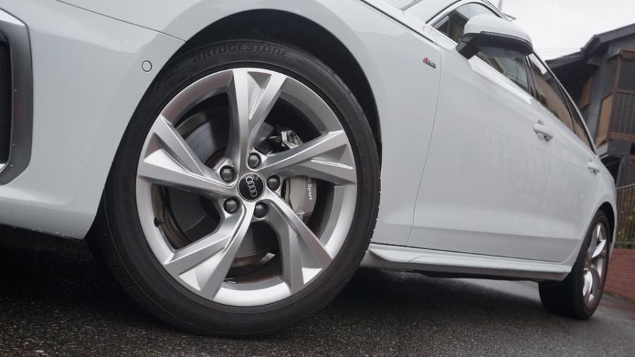 キャリパー塗装施工事例：アウディA4　キャリパー塗装COLOR:オリジナルグレー調色カラー IMG8_2368_734lOt_sub3.jpg