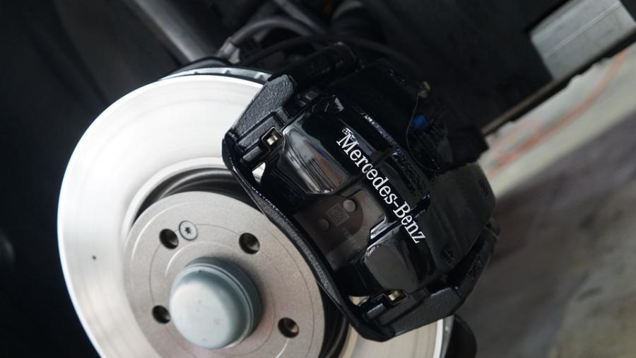 キャリパー塗装施工事例：ベンツGLB　キャリパー塗装COLOR:#005 Deep coal black IMG9_2285_IKctX7_sub1.jpg