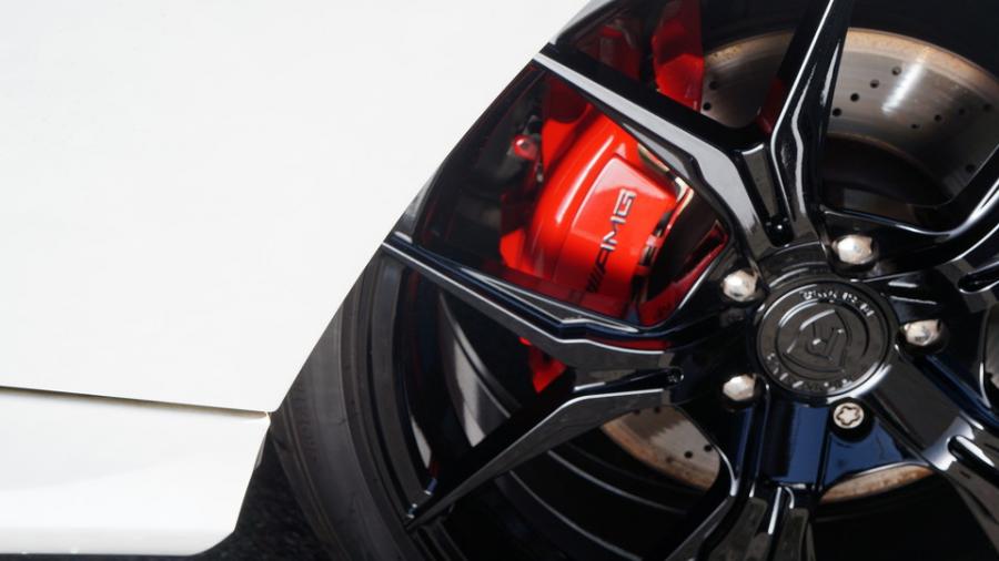 キャリパー塗装施工事例：メルセデスベンツEクラス　キャリパー塗装COLOR:#001 Italian losso solid IMG9_2305_AALkAI_sub4.jpg