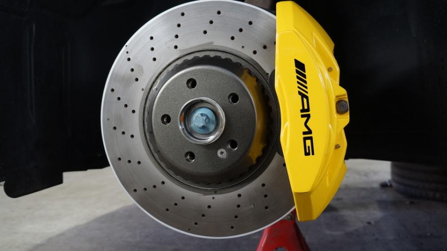 キャリパー塗装施工事例：ベンツCLS53AMG キャリパー塗装COLOR:#002 giallo modenaローター塗装COLOR：#004 Blast light gray metalic IMG9_2306_i6nIUu_sub1.jpg