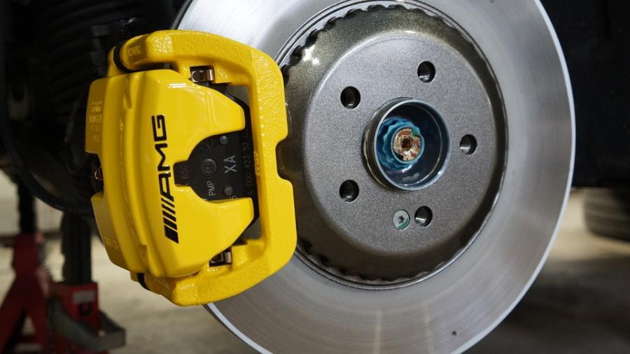 キャリパー塗装施工事例：ベンツCLS53AMG キャリパー塗装COLOR:#002 giallo modenaローター塗装COLOR：#004 Blast light gray metalic IMG9_2306_i6nIUu_sub2.jpg