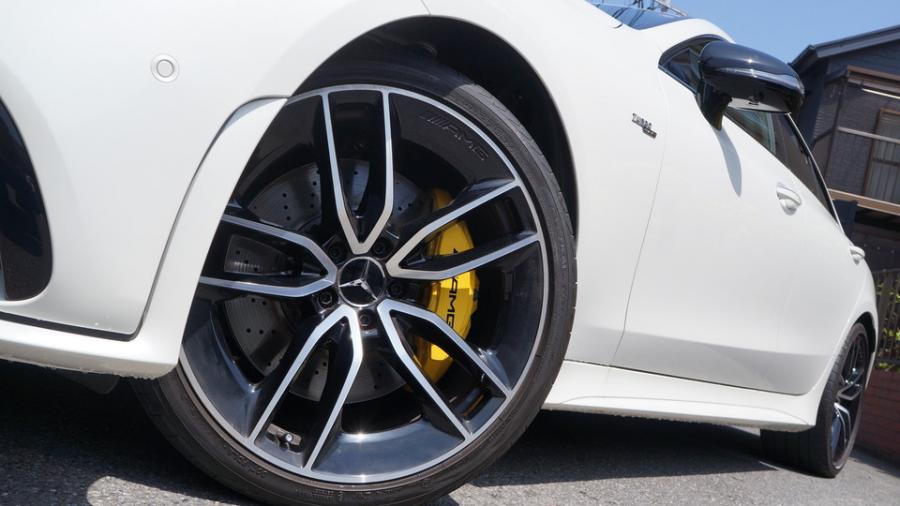 キャリパー塗装施工事例：ベンツCLS53AMG キャリパー塗装COLOR:#002 giallo modenaローター塗装COLOR：#004 Blast light gray metalic IMG9_2306_i6nIUu_sub3.jpg