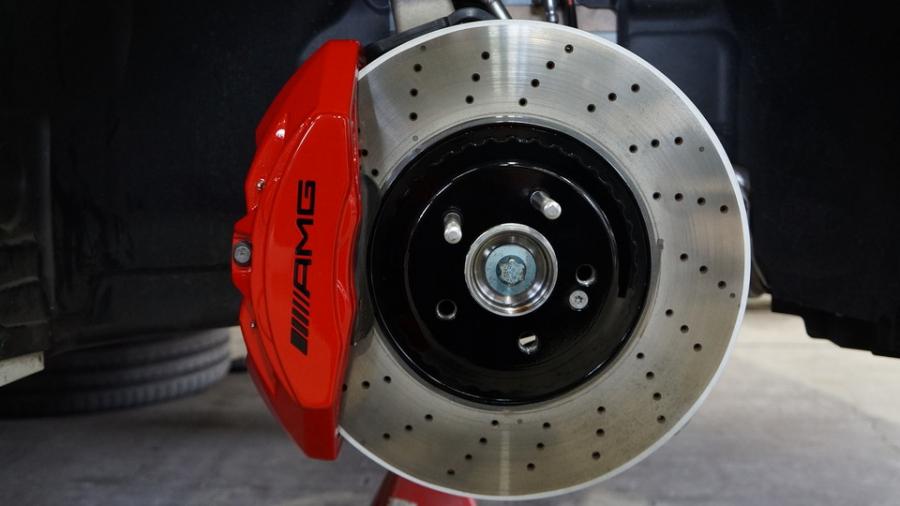 キャリパー塗装施工事例：ベンツCLS53AMG キャリパー塗装COLOR:#001 Italian losso solid　ローター塗装COLOR:#005 Deep coal black IMG9_2309_hWM4ra_sub1.jpg