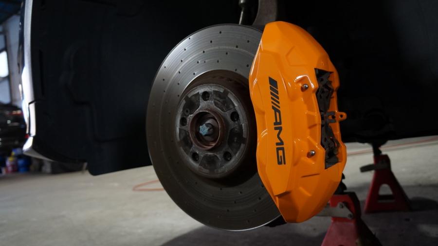 キャリパー塗装施工事例：ベンツGLC43AMG　キャリパー塗装COLOR:#098 honey of pearl orange IMG9_2312_L9bpzP_sub1.jpg