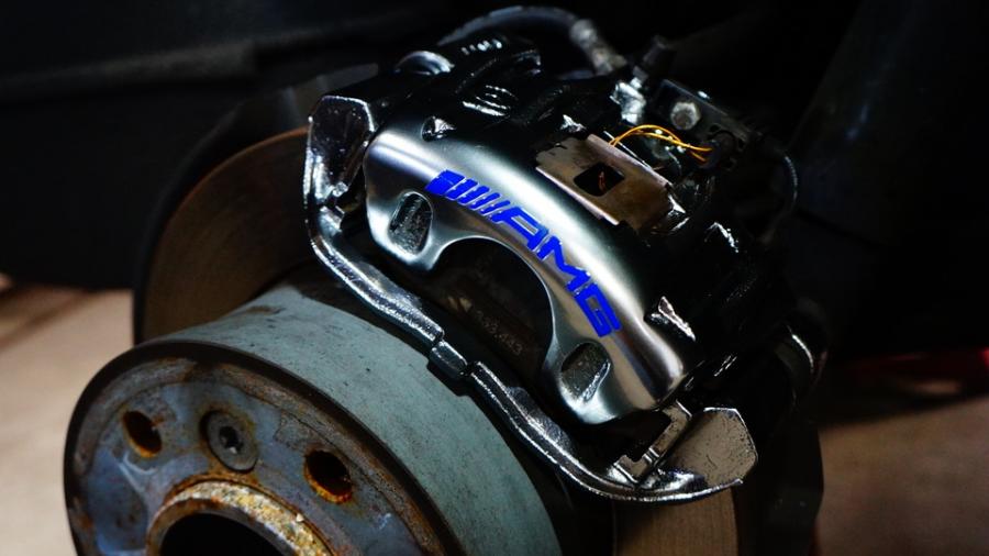 キャリパー塗装施工事例：ベンツGクラス　キャリパー塗装COLOR:#055 Super shining silver metal finish IMG9_2317_cs5GR2_sub2.jpg