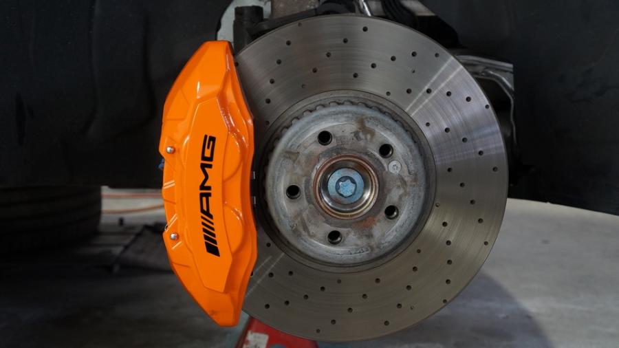 キャリパー塗装施工事例：ベンツGLC43クーペ　キャリパー塗装COLOR:#1110 Valencia premium orange IMG9_2320_1hHrfo_sub1.jpg