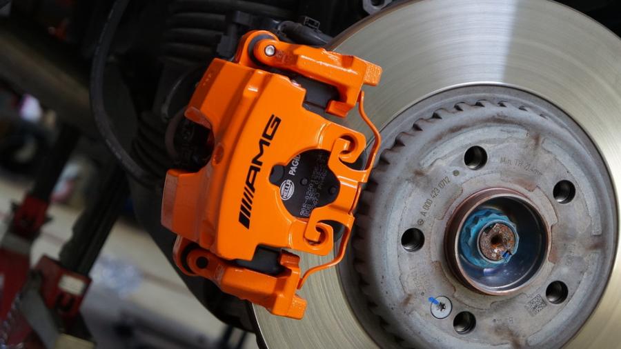 キャリパー塗装施工事例：ベンツGLC43クーペ　キャリパー塗装COLOR:#1110 Valencia premium orange IMG9_2320_1hHrfo_sub2.jpg