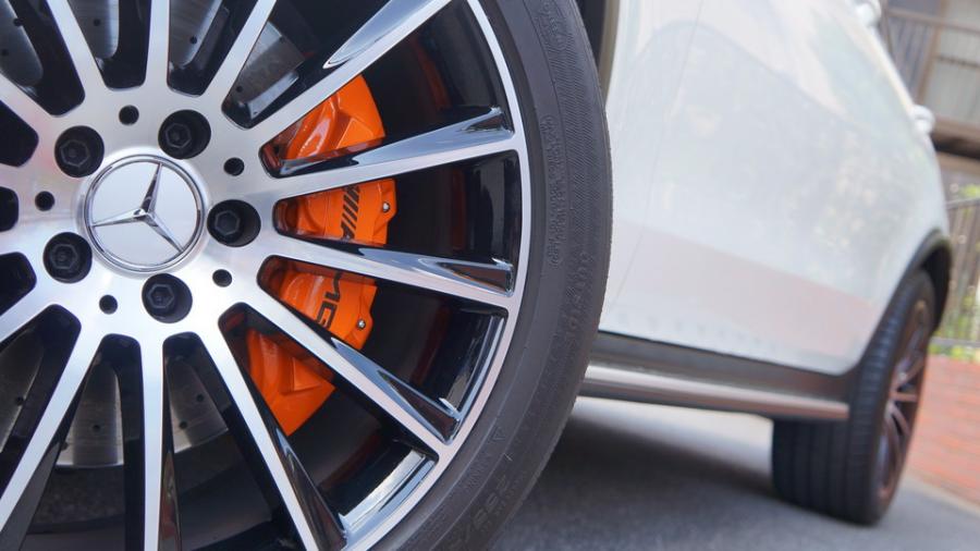 キャリパー塗装施工事例：ベンツGLC43クーペ　キャリパー塗装COLOR:#1110 Valencia premium orange IMG9_2320_1hHrfo_sub4.jpg