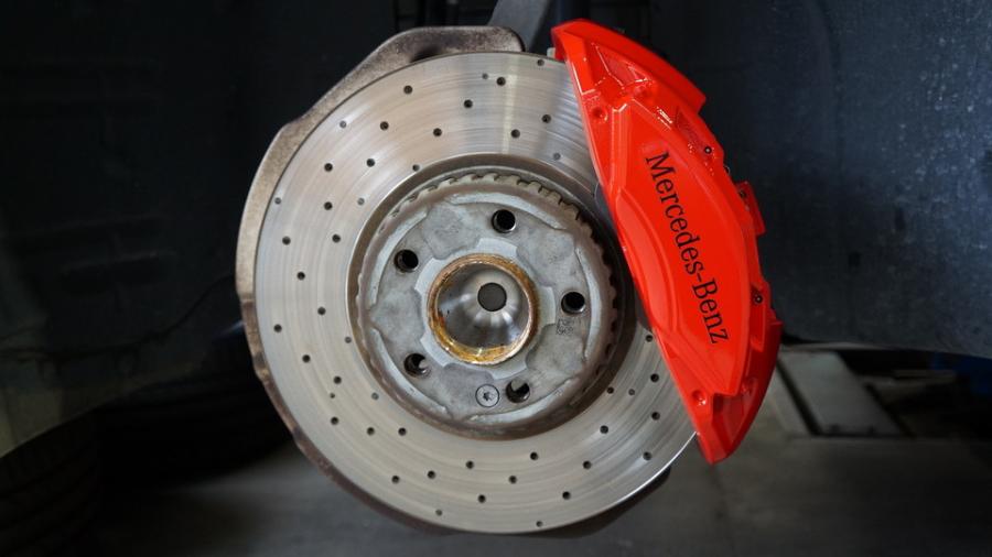 キャリパー塗装施工事例：ベンツCクラスクーペ　キャリパー塗装COLOR:#001 Italian losso solid IMG9_2353_IczoUH_sub1.jpg