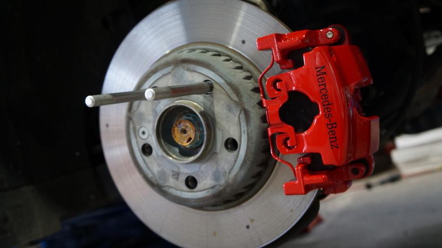 キャリパー塗装施工事例：ベンツCクラスクーペ　キャリパー塗装COLOR:#001 Italian losso solid IMG9_2353_IczoUH_sub2.jpg