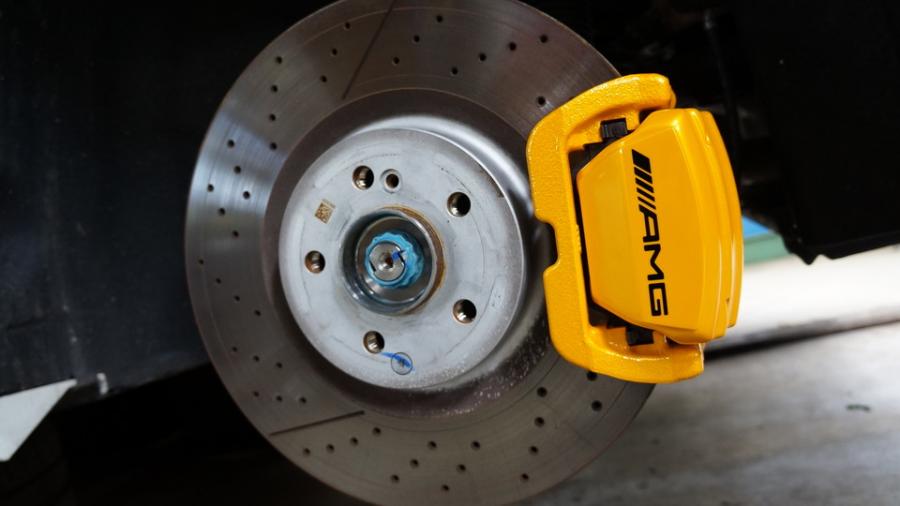 キャリパー塗装施工事例：ベンツGT53　キャリパー塗装COLOR:#021 california sunshinne yellow IMG9_2354_Xkaycw_sub2.jpg