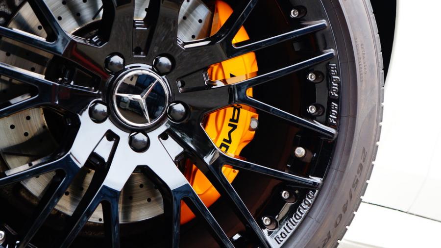 キャリパー塗装施工事例：ベンツGT53　キャリパー塗装COLOR:#021 california sunshinne yellow IMG9_2354_Xkaycw_sub4.jpg