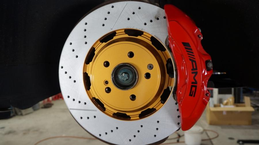 キャリパー塗装施工事例：ベンツS65AMG　キャリパー塗装COLOR:#001 Italian losso solid　ローター塗装COLOR:#003 Tokyo midnight gold IMG9_2363_scghr8_sub1.jpg