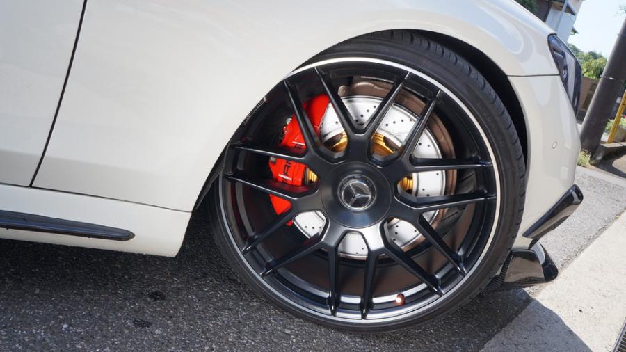 キャリパー塗装施工事例：ベンツS65AMG　キャリパー塗装COLOR:#001 Italian losso solid　ローター塗装COLOR:#003 Tokyo midnight gold IMG9_2363_scghr8_sub4.jpg