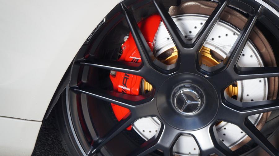 キャリパー塗装施工事例：ベンツS65AMG　キャリパー塗装COLOR:#001 Italian losso solid　ローター塗装COLOR:#003 Tokyo midnight gold IMG9_2363_scghr8_sub5.jpg