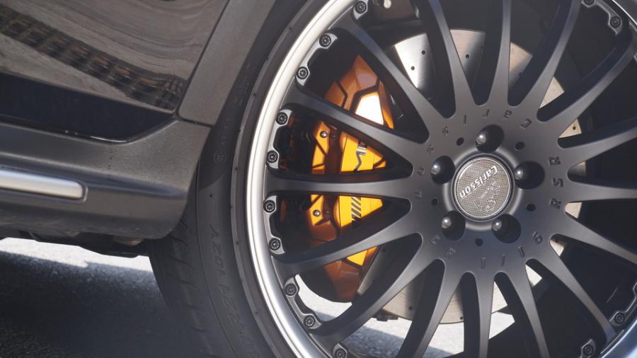 キャリパー塗装施工事例：ベンツGLC43AMG　キャリパー塗装COLOR:#030 Royal art pearl orange gold IMG9_2375_k8BElA_sub3.jpg